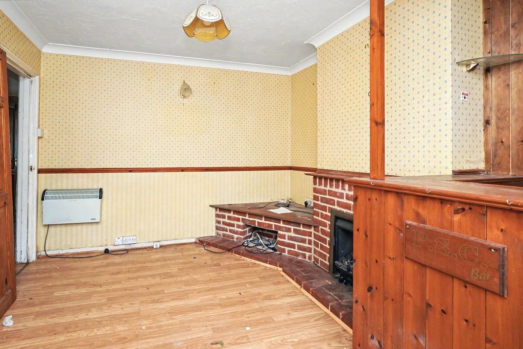 Property photo 3 of 17