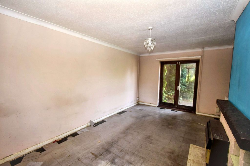 Property photo 3 of 17 72 Poplar Road, Loughborough, Leicestershire, Le11 2Jt