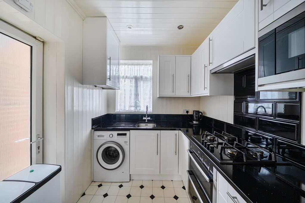 Property photo 3 of 19 1368917-8-68ee3Ab...