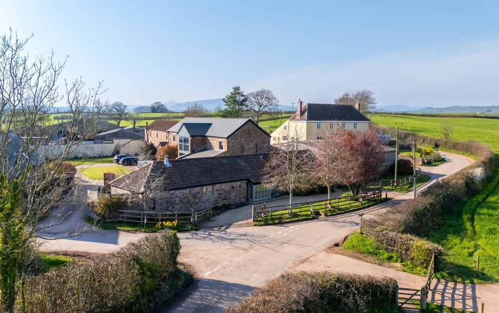 Property photo 3 of 33