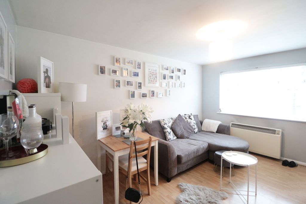 Property photo 1 of 5