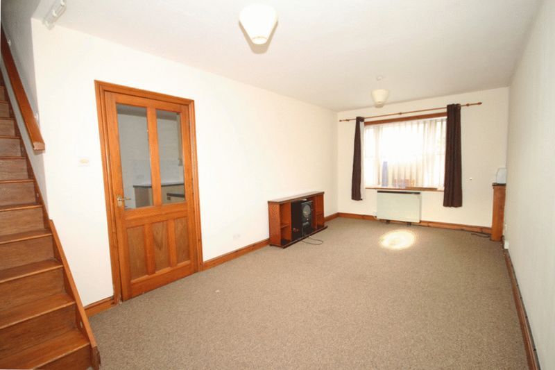 Property photo 3 of 9 Lounge