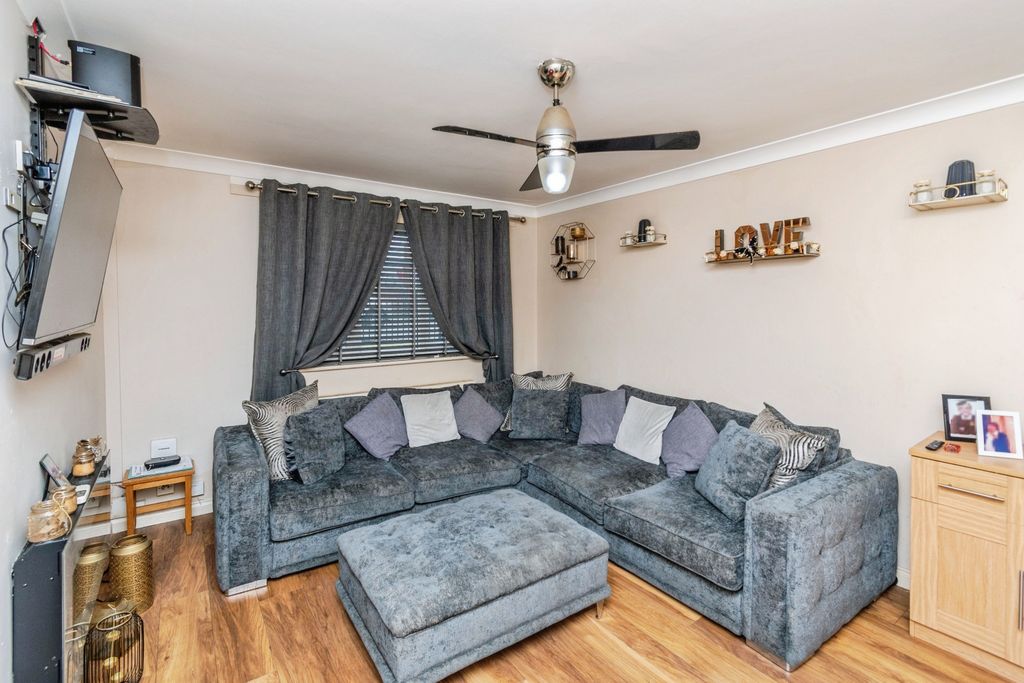 Property photo 3 of 19 Living Room