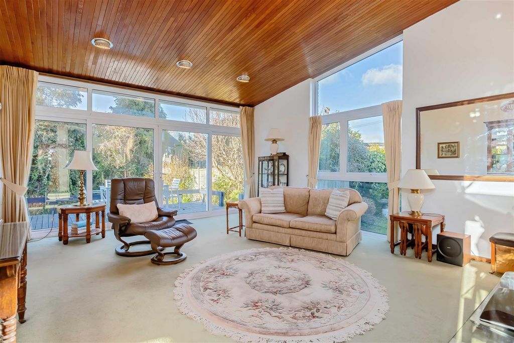 Property photo 2 of 19 Ferring Lane_18.Jpg