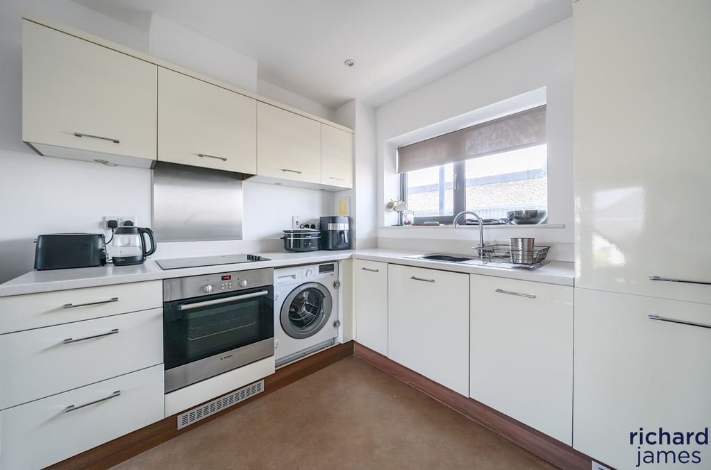 Property photo 3 of 10 ee02d033Ef124E718Dd22F5Ed221131A