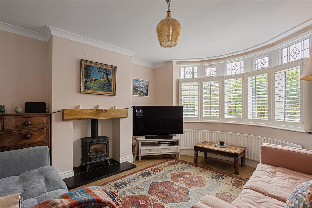 Property photo 2 of 34 31_Trentholme_Drive_46.Jpg