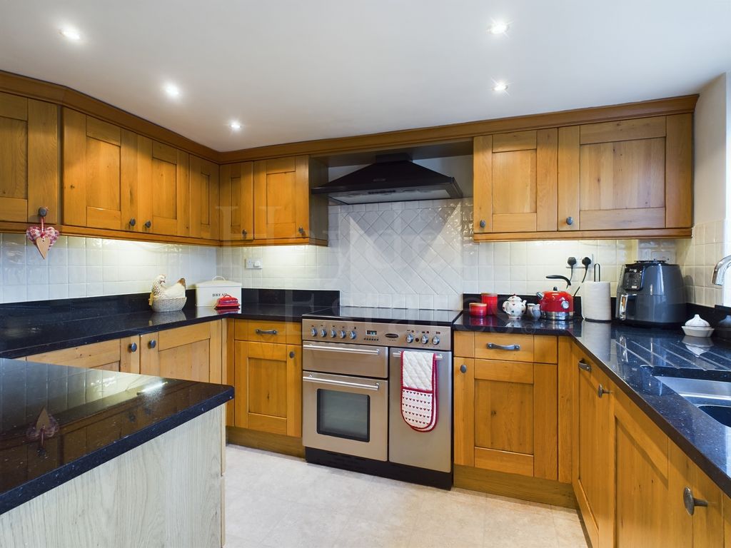 Property photo 2 of 47