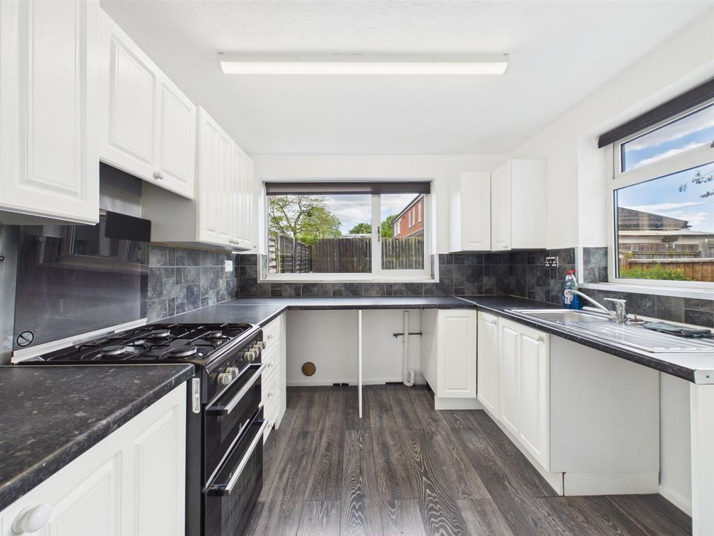 Property photo 3 of 13 Kitchen