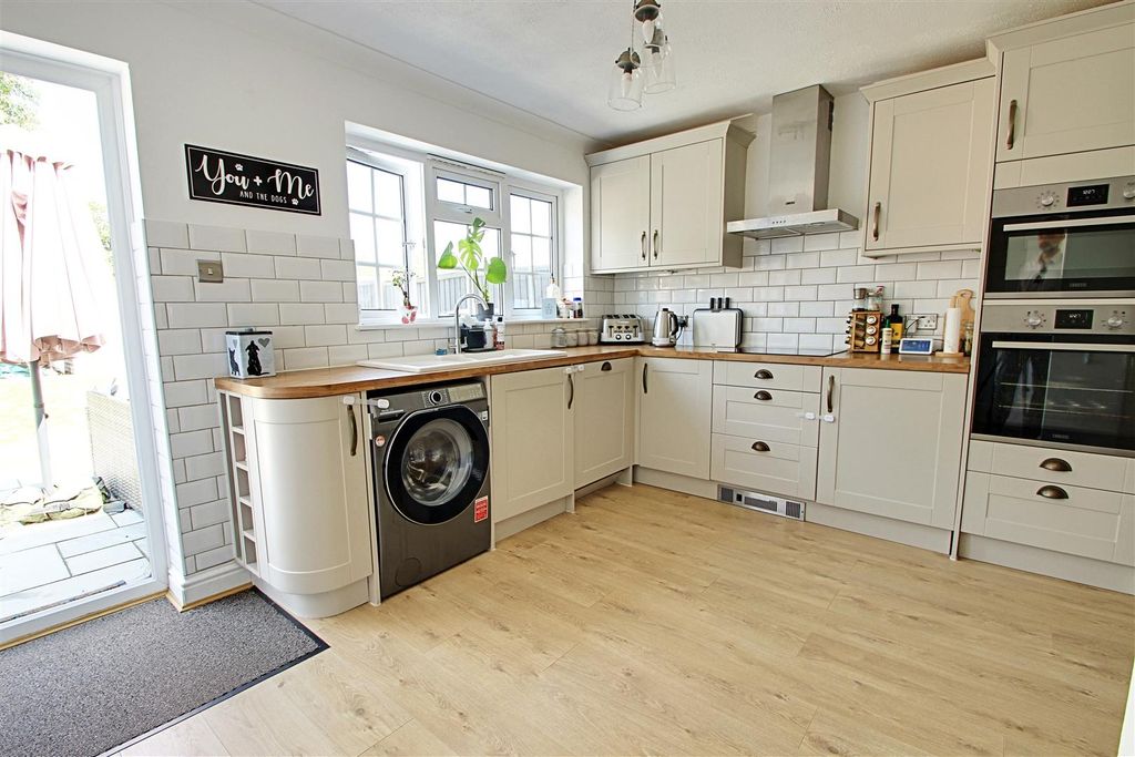 Property photo 3 of 23 Kitchen.Jpg