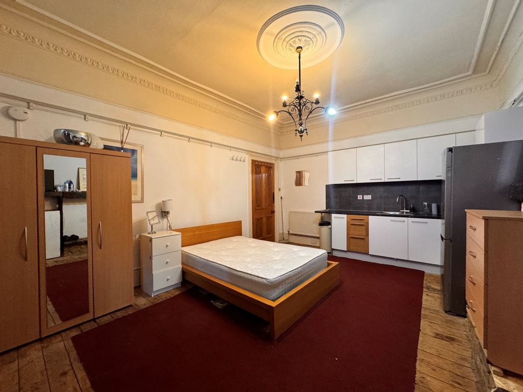 Property photo 1 of 3