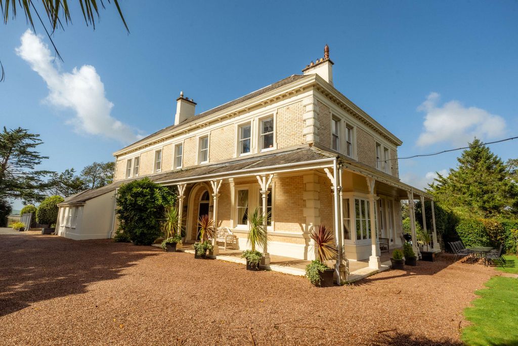 Property photo 3 of 44