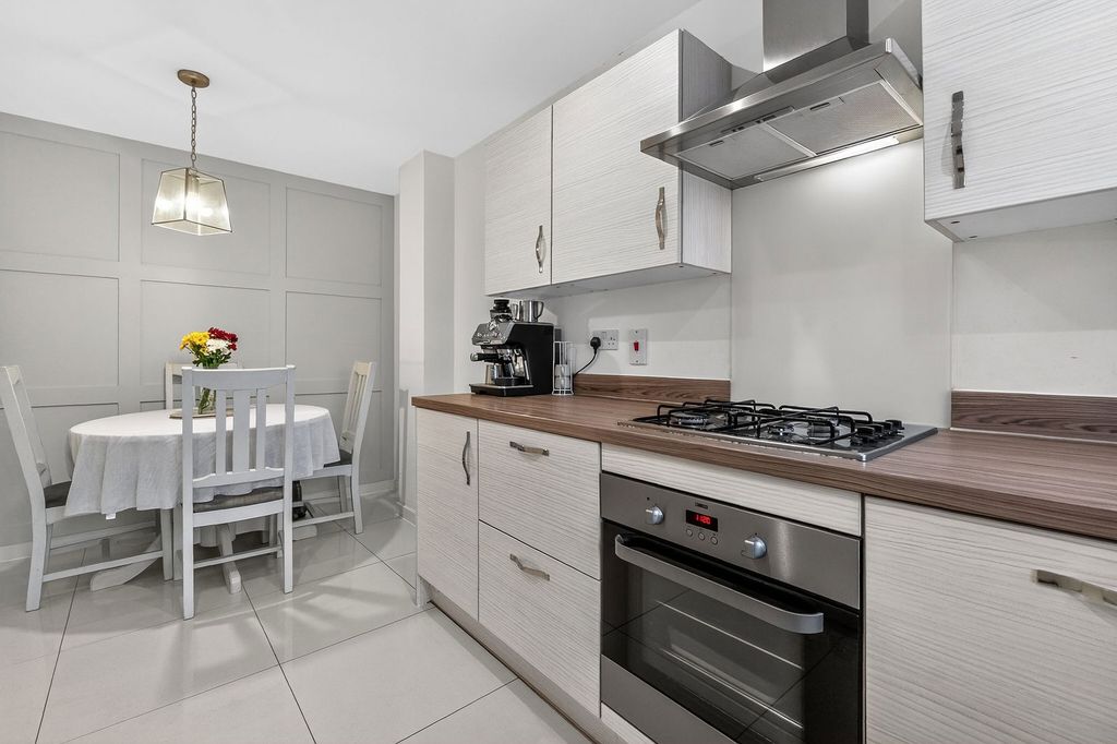 Property photo 3 of 26