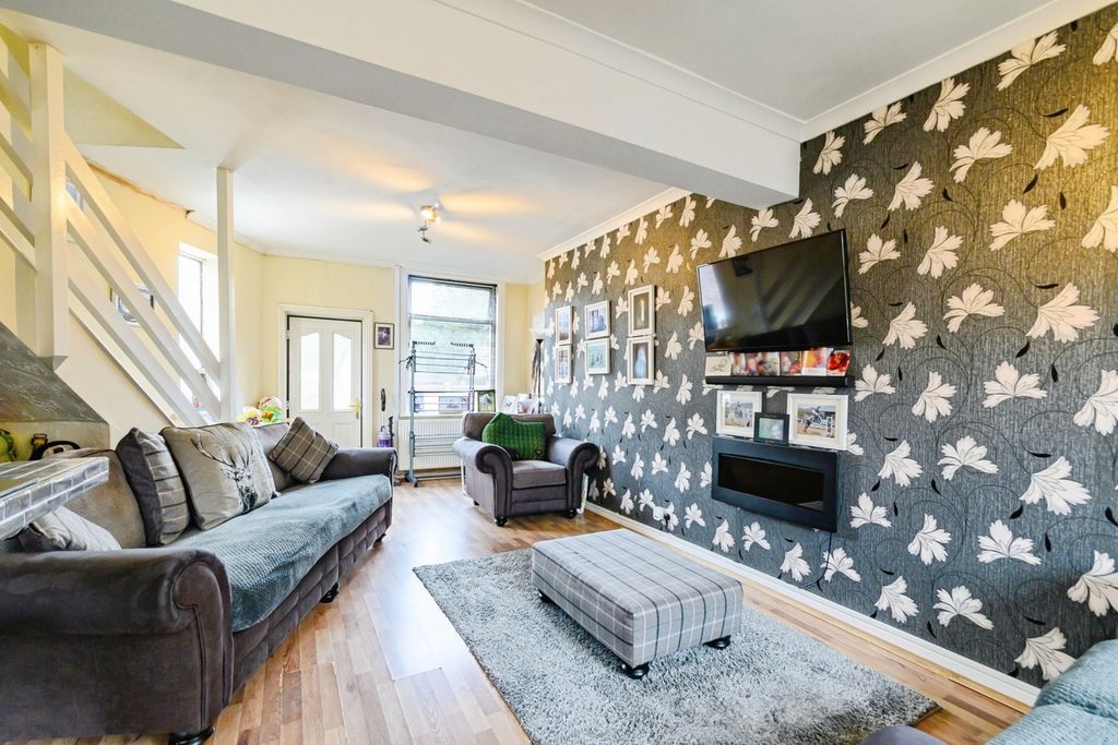 Property photo 3 of 16 Pbox-Img.Jpg