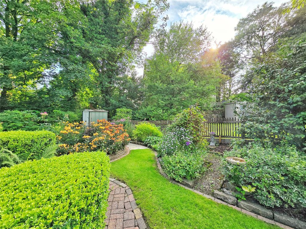 Property photo 2 of 15 Long Gardens