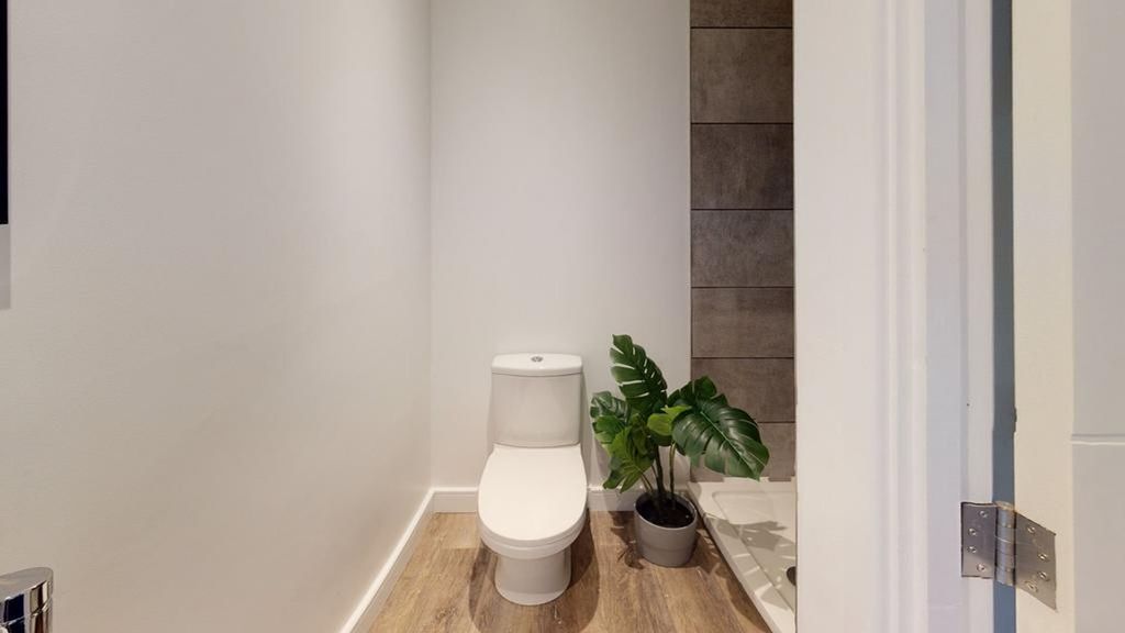 Property photo 1 of 14 A Tidy And Modern Single Toilet With Stylish Decor...