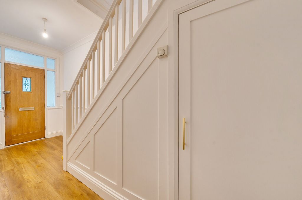 Property photo 2 of 30 1408930-31-6981F7...