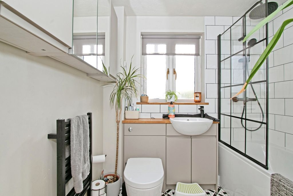 Additional image 9 of 2 bed flat for saleCalver Close, Penryn, Cornwall TR10