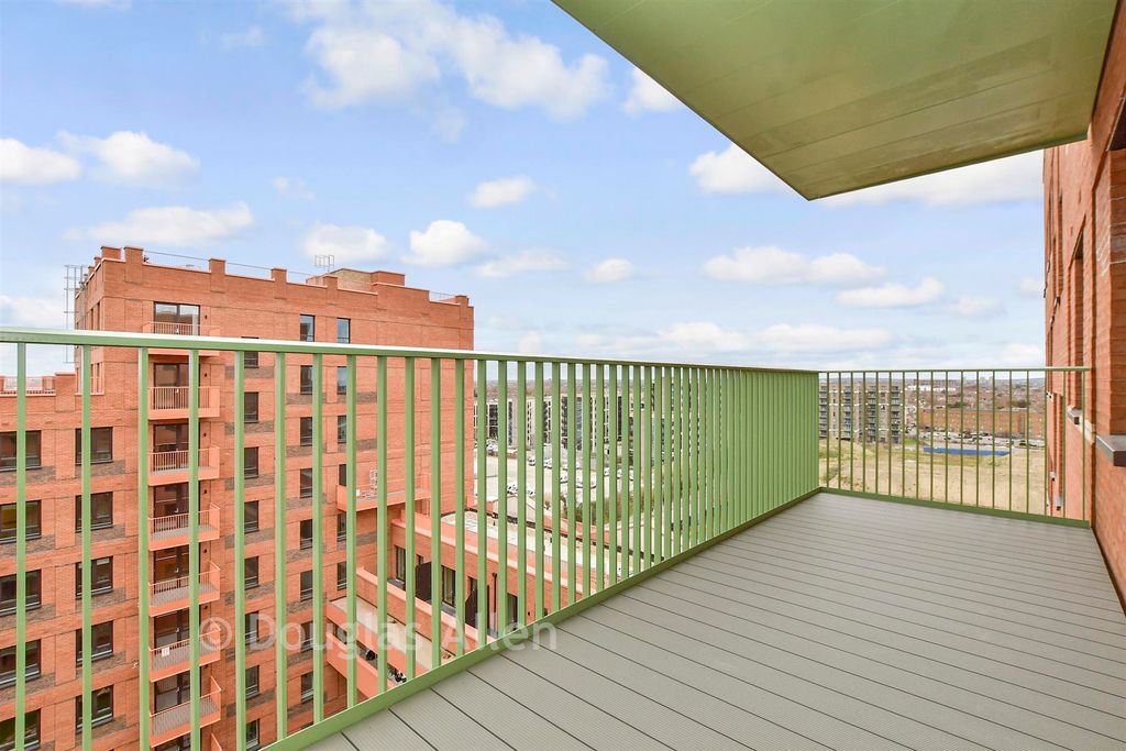 Property photo 2 of 13 Balcony / Terrace