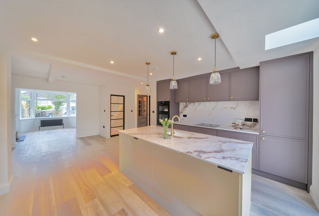 Property photo 2 of 22 Kitchen