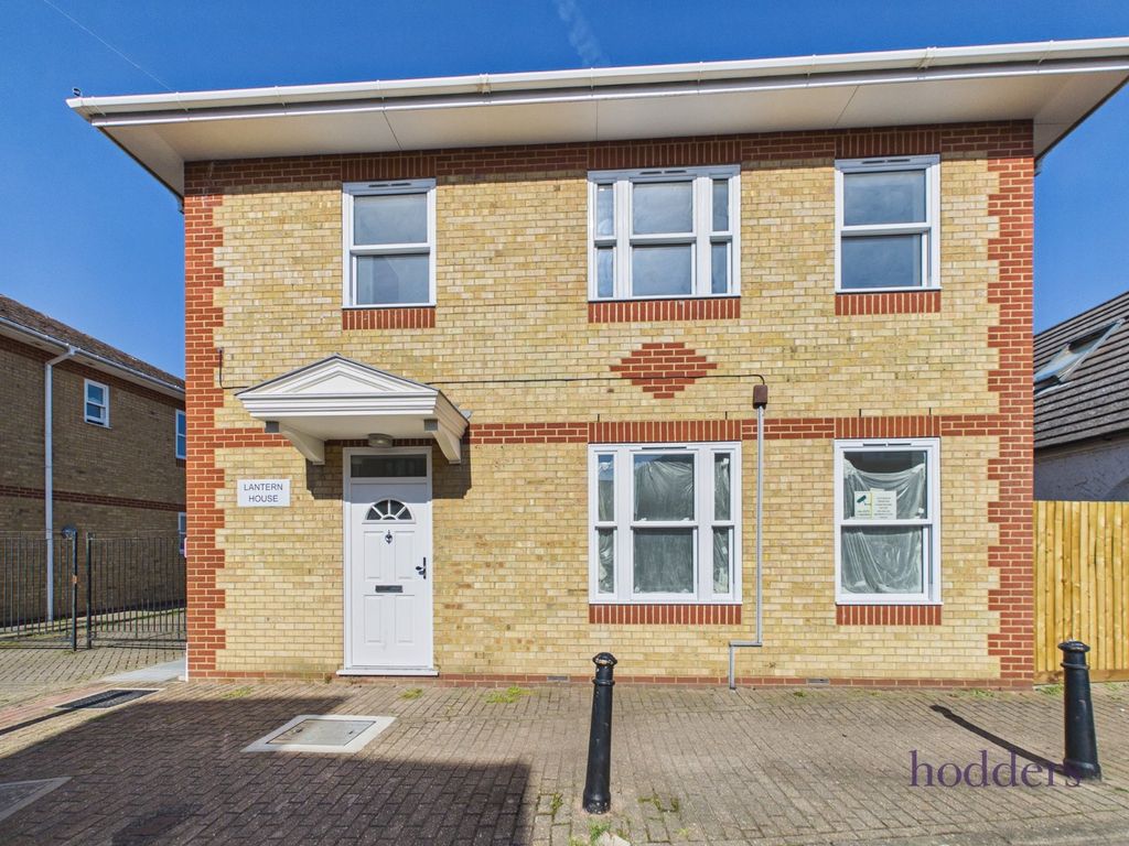 Property photo 2 of 8 Picture No. 15