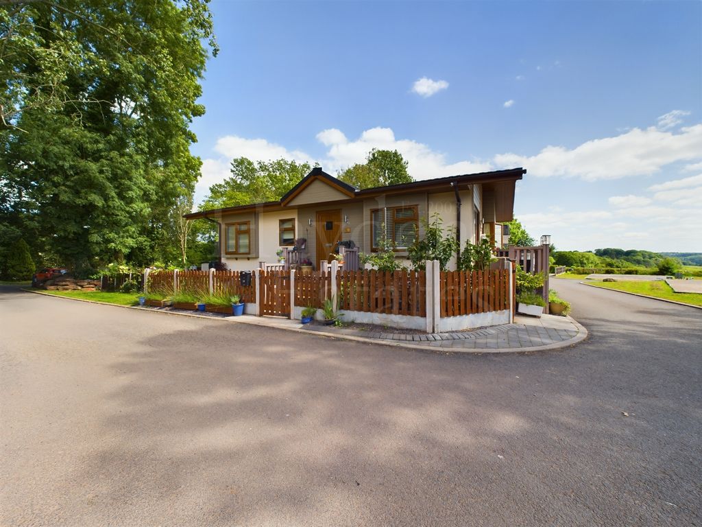 Property photo 1 of 32