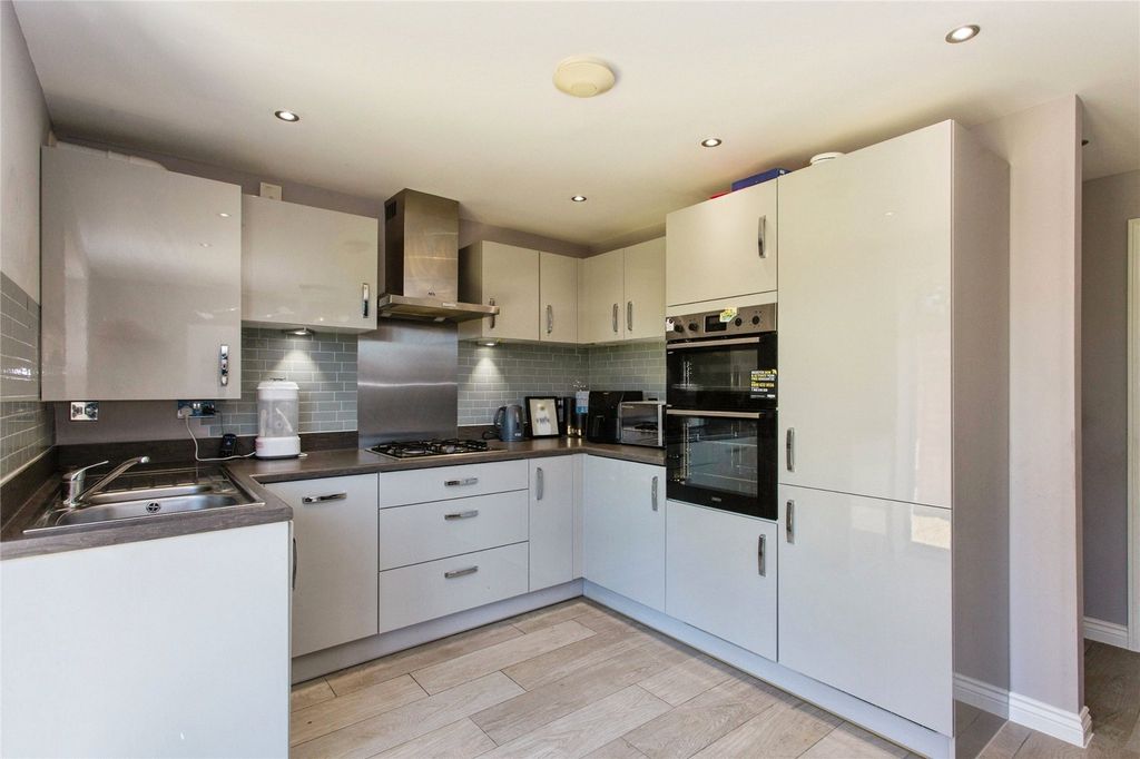 Property photo 3 of 27 Picture No. 96