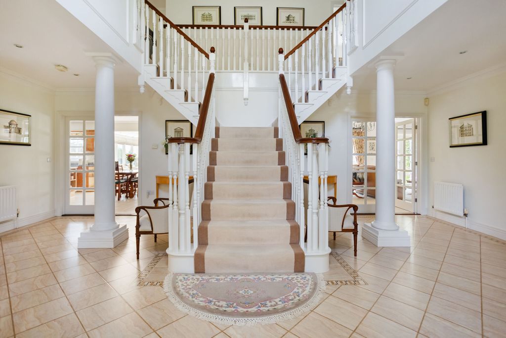 Property photo 2 of 28