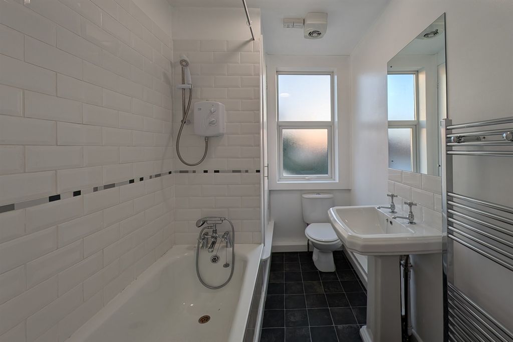 Property photo 2 of 19 (Main)