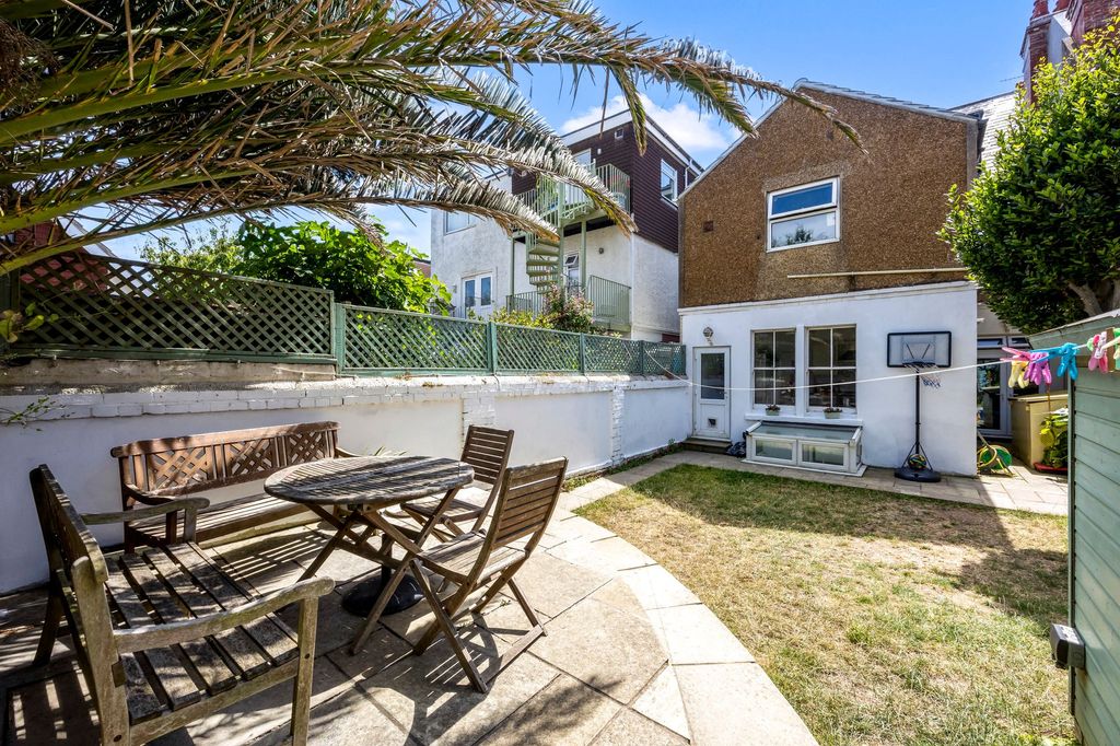Property photo 3 of 23