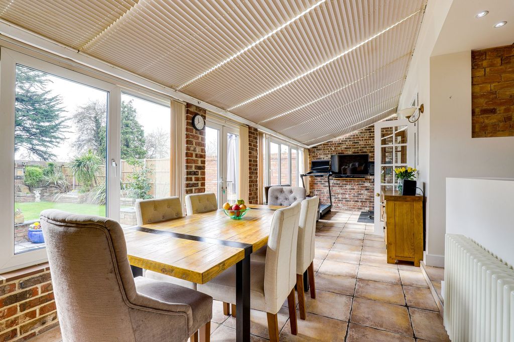 Property photo 3 of 33