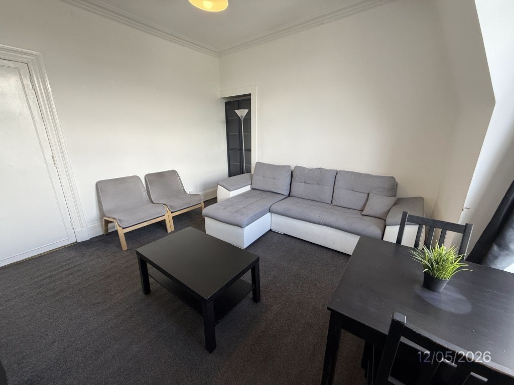 Property photo 1 of 8 Lounge