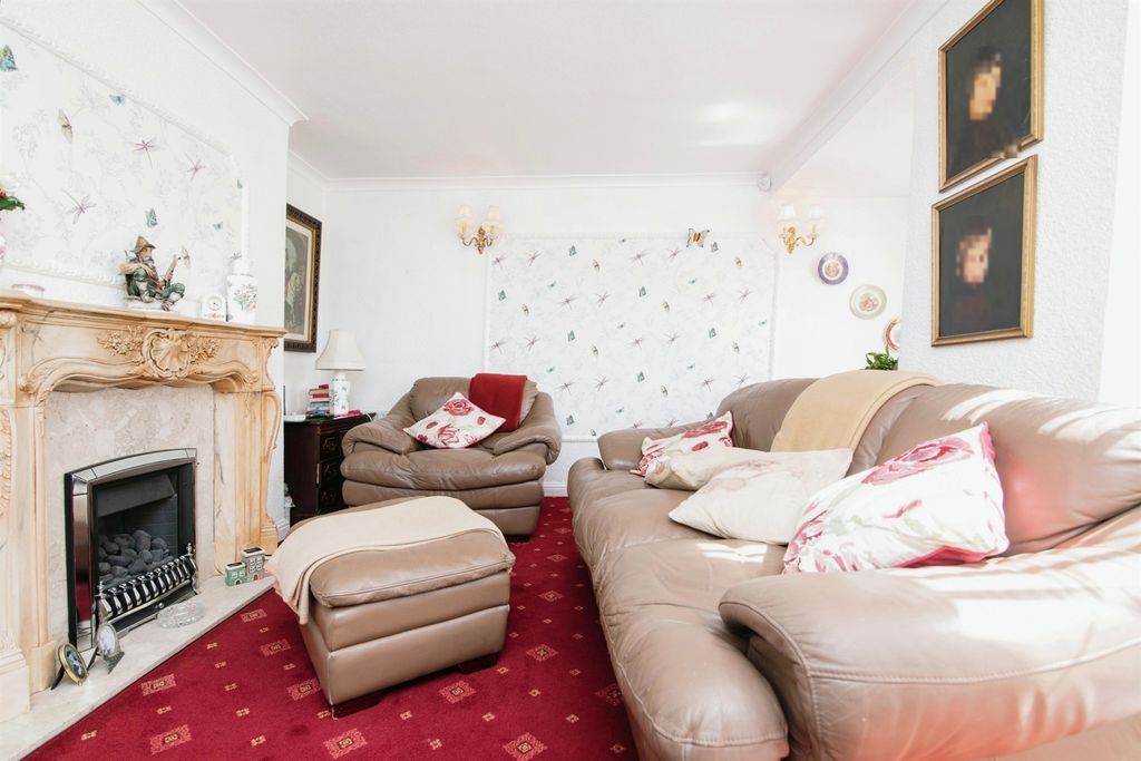 Property photo 3 of 18