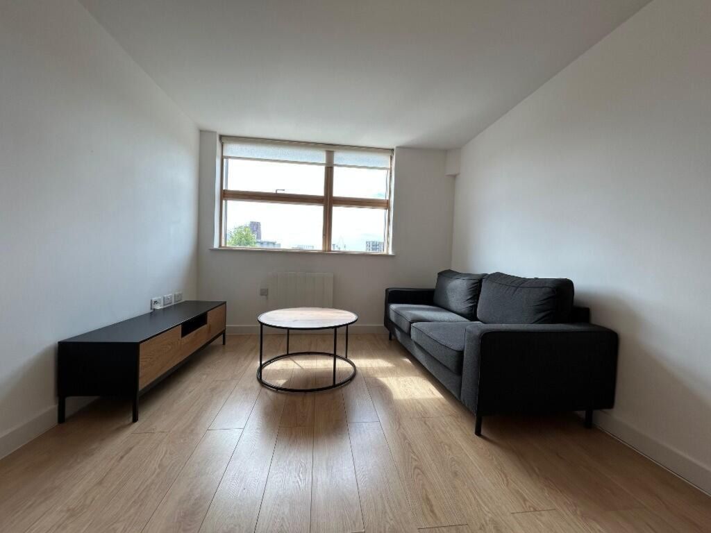 Property photo 1 of 7 Living Room