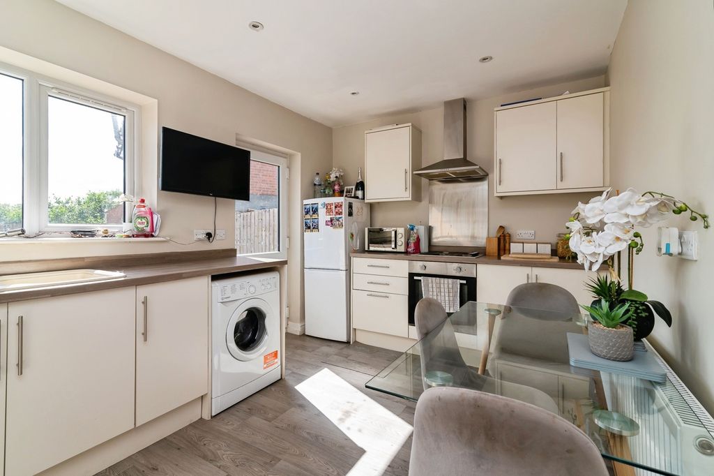 Property photo 3 of 17 Pbox-Img.Jpg