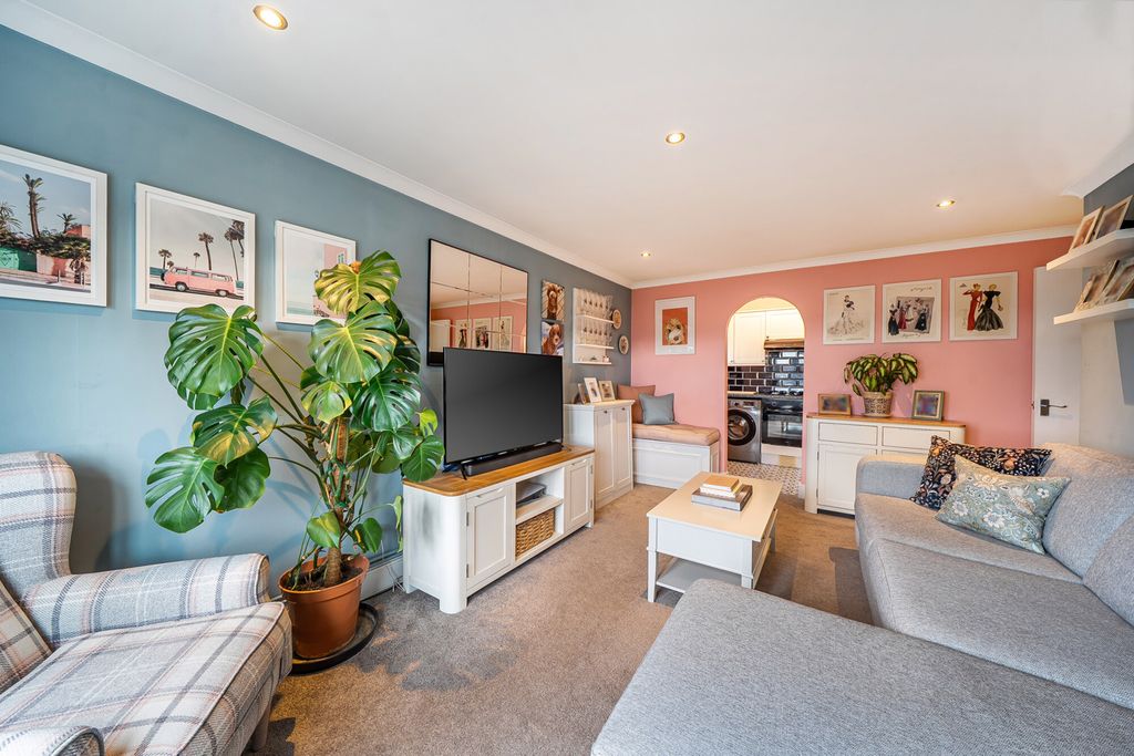 Property photo 1 of 17 1408991-1-698c790...