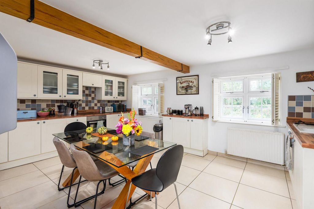 Property photo 2 of 27