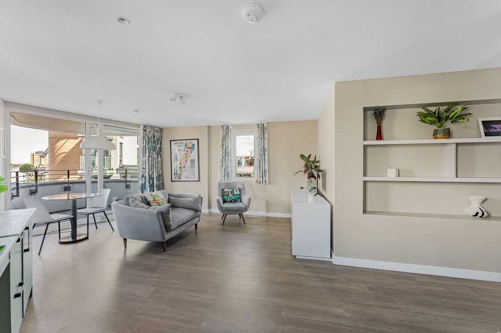 Property photo 1 of 16 Reception/Kitchen