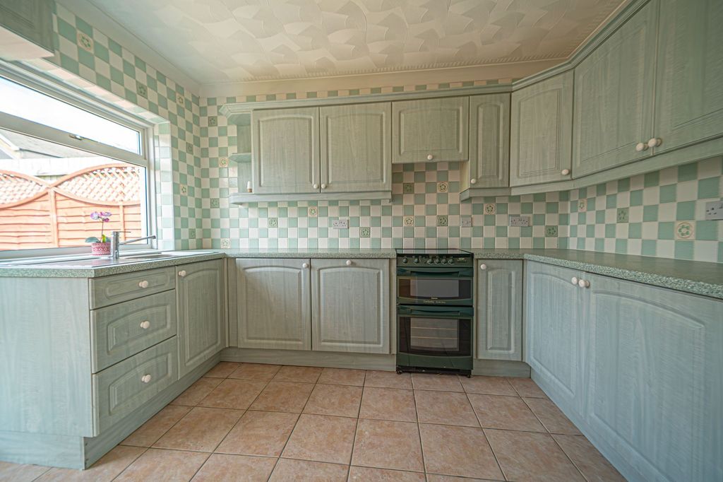 Property photo 2 of 25