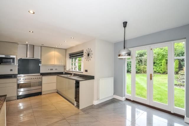 Property photo 3 of 10 Kitchen/Breakfast Ro