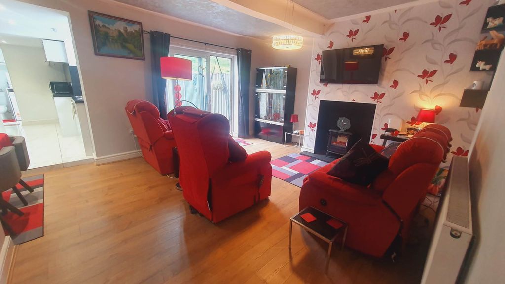 Property photo 2 of 33