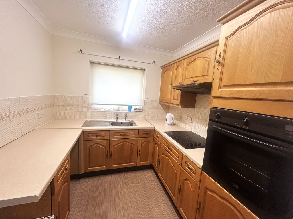Property photo 3 of 6 Kitchen