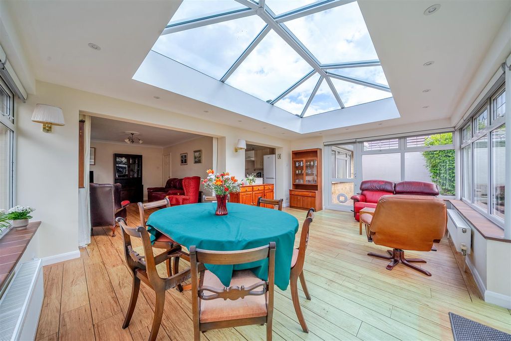 Property photo 1 of 16 Dining Room/Orangery