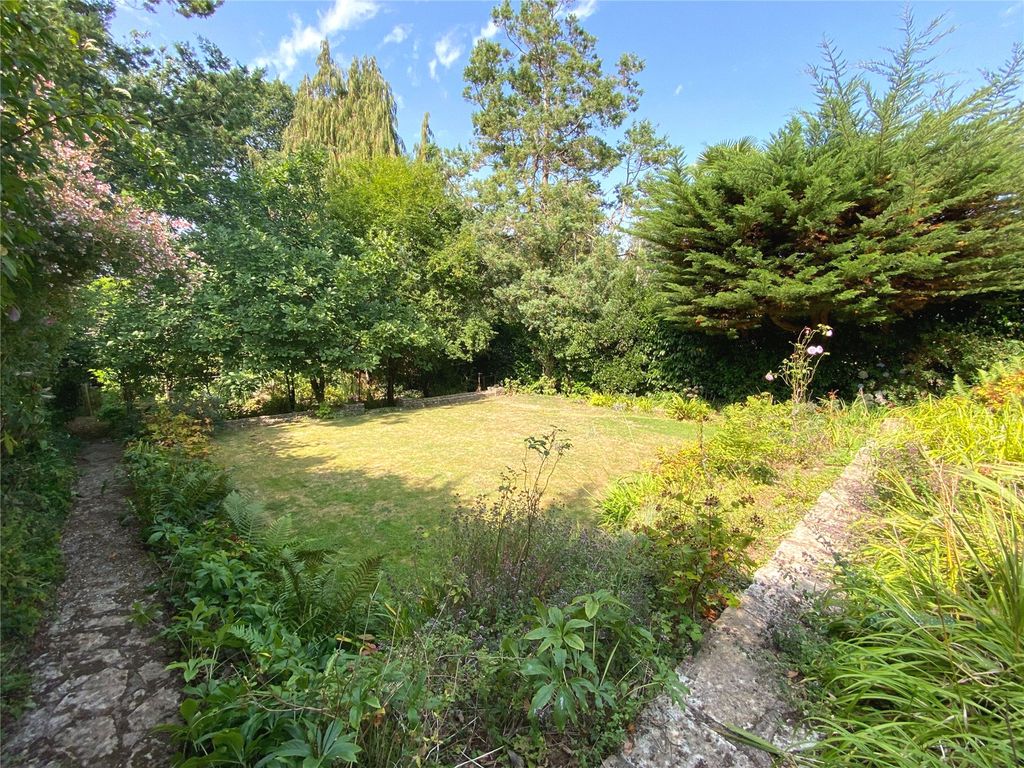 Property photo 3 of 14 Garden