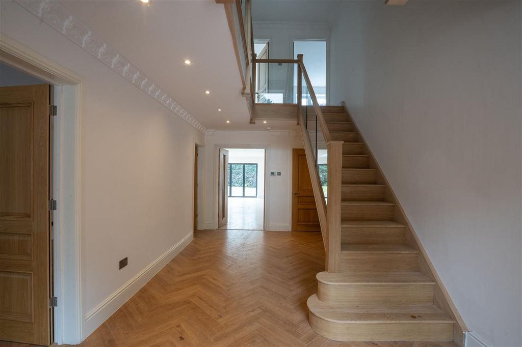 Property photo 3 of 32