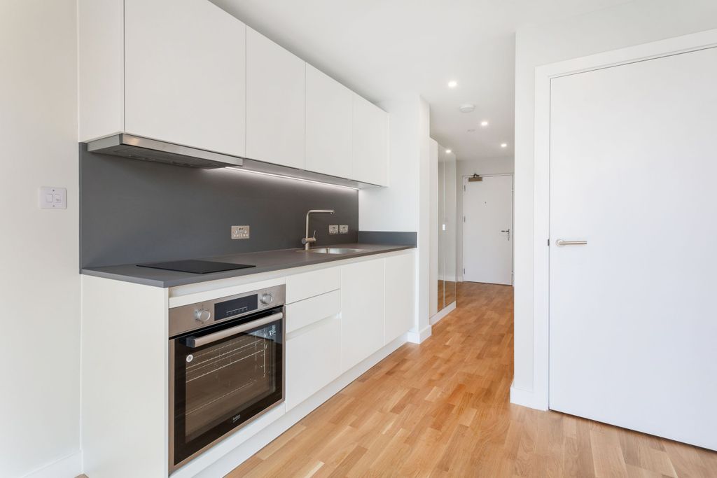 Property photo 3 of 11 Kitchen