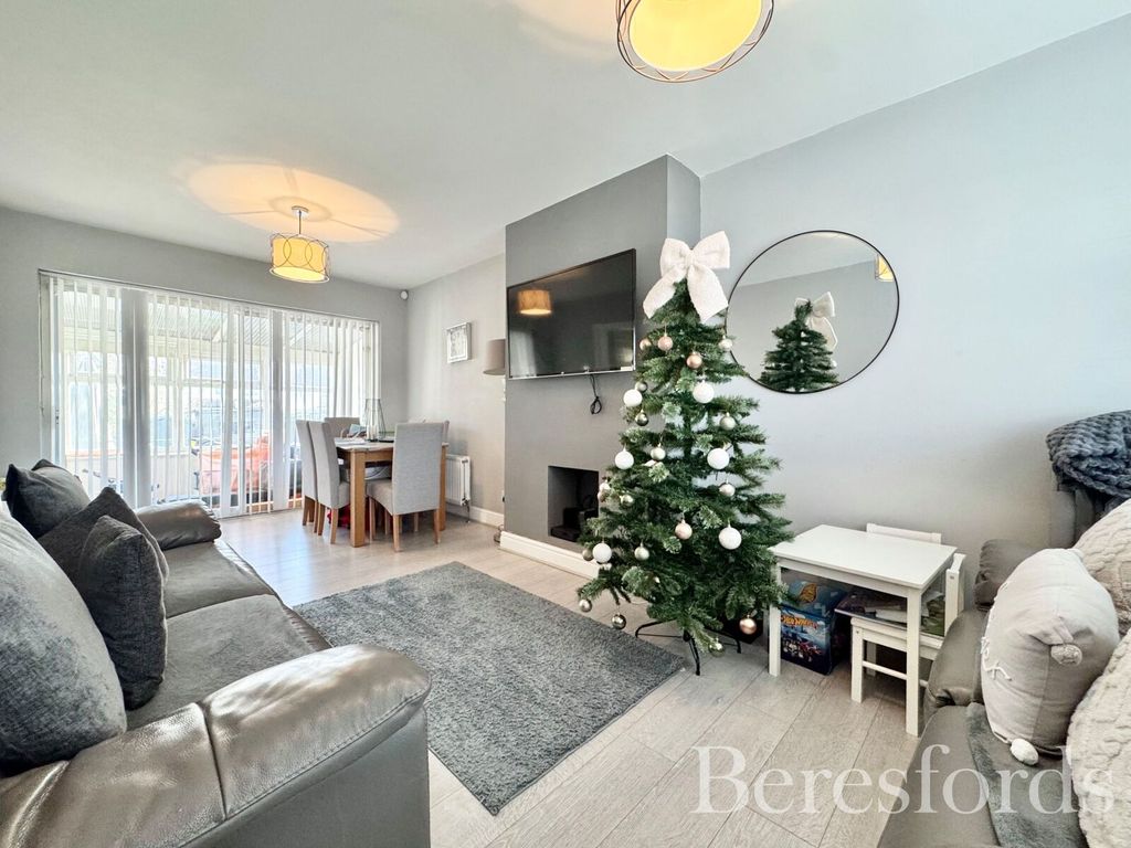 Property photo 2 of 15 Picture No. 21