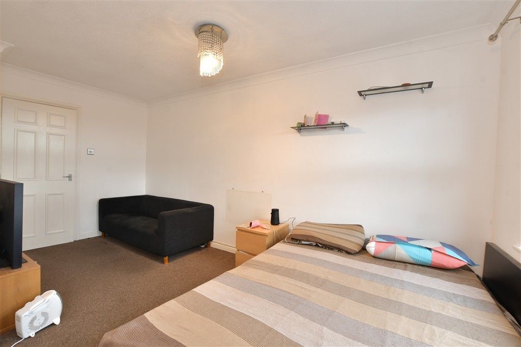 Property photo 3 of 8 Lounge