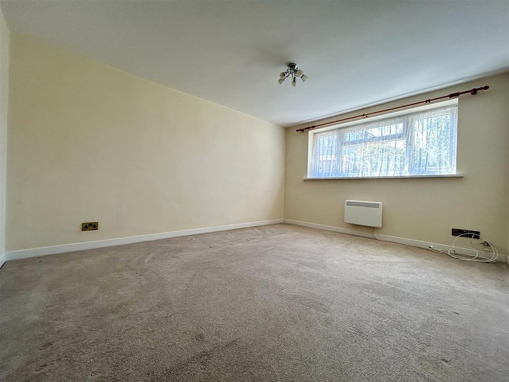 Property photo 2 of 7 Lounge
