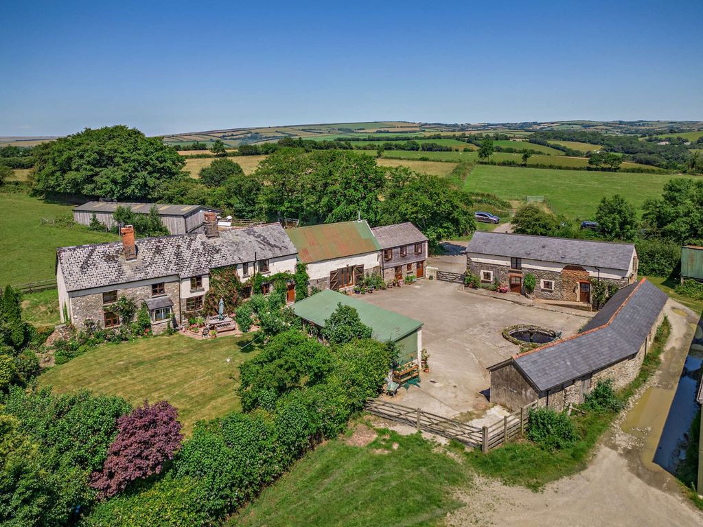 Property photo 2 of 24 Higher Ley