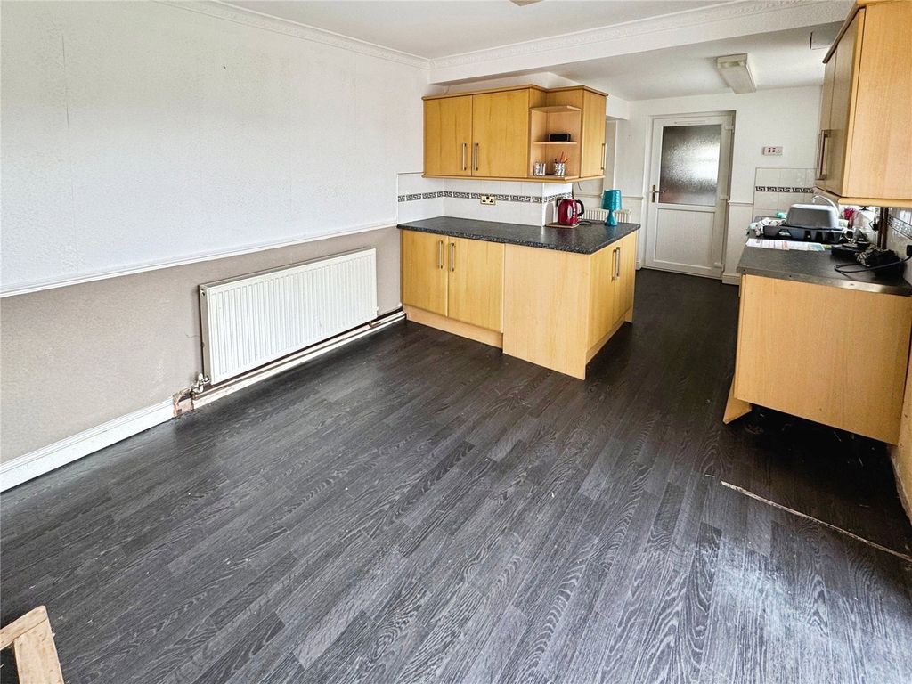 Property photo 3 of 12 Kitchen/Dining Room